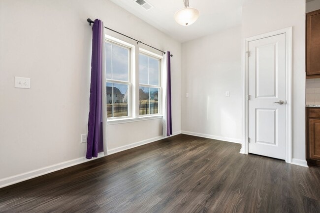 Building Photo - Welcome to this stunning 3-bed, 3-bath home located in the vibrant community of Wake Forest, NC.