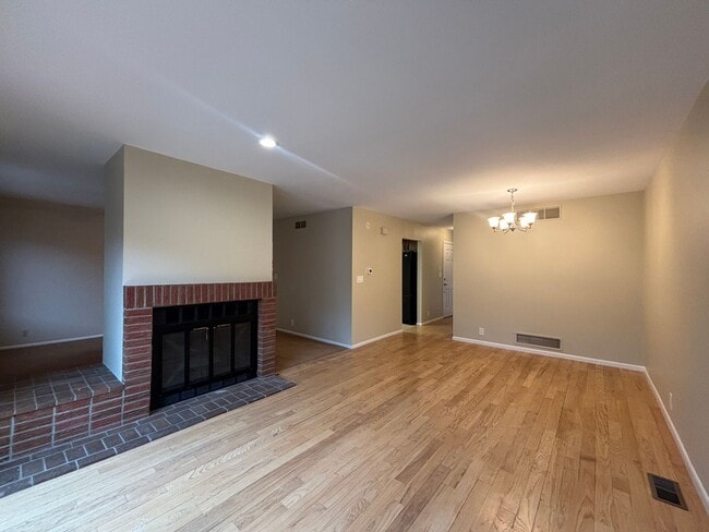 Building Photo - Large 3 bedroom, 2.5 bath townhome with 2-car garage!