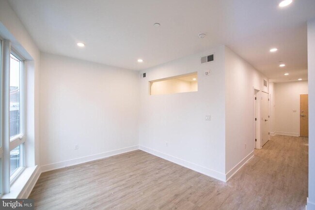 Primary Photo - 1325 N Lee St