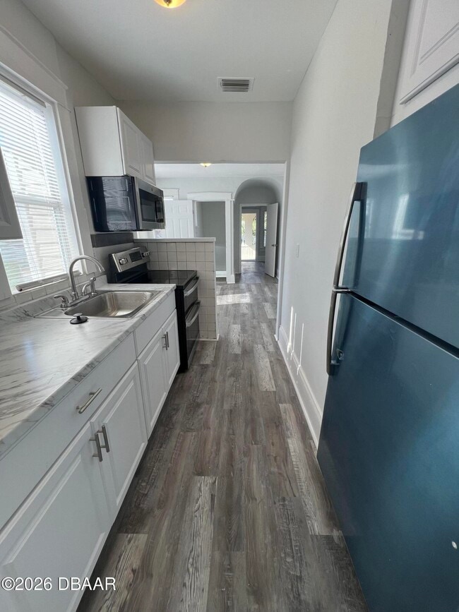 Building Photo - 209 Taylor Ave