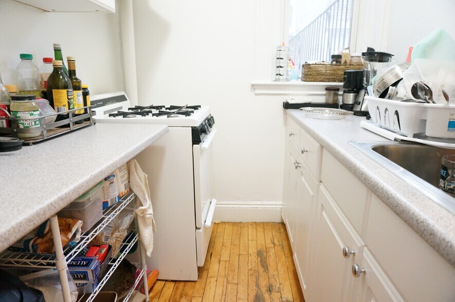 Building Photo - 42 Strathmore Rd