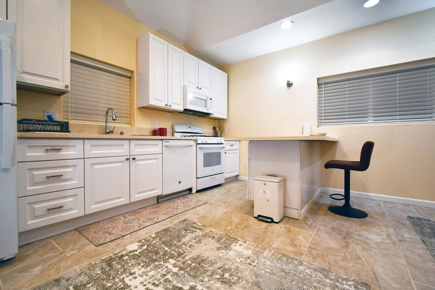 Primary Photo - 6508 Moorcroft Ave
