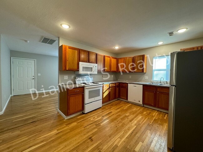 Building Photo - Country Setting!  2 Bed/2 Bath Home