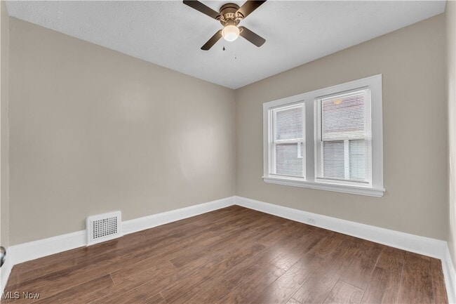 Building Photo - 11913 Buckingham Ave