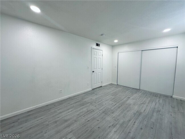 Building Photo - 4225 Stewart Ave