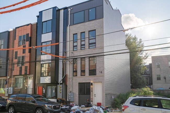 Building Photo - 1618 N Sydenham St