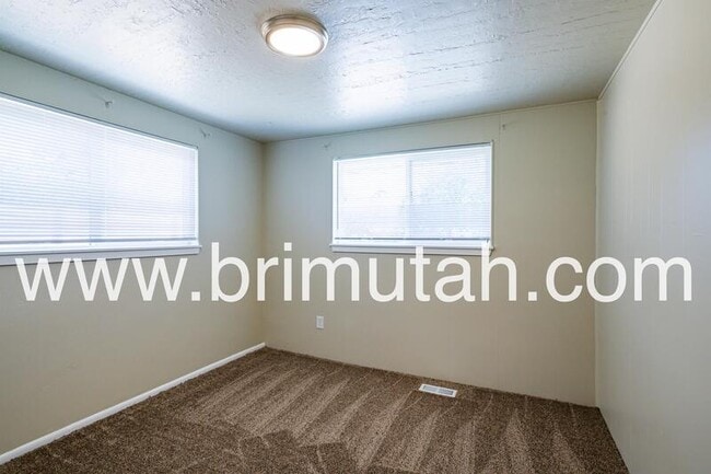 Building Photo - 2393 E 3000 S