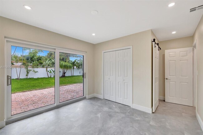 Building Photo - 3480 SW 20th St