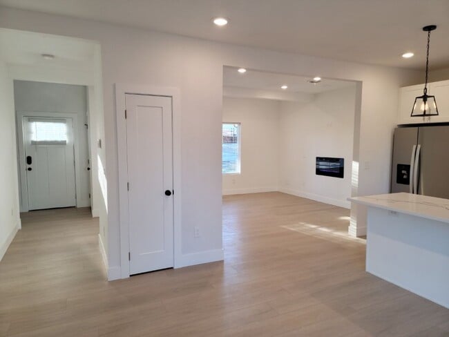 Building Photo - Brand New 4 Bed 3 Bath Modern Farmhouse St...