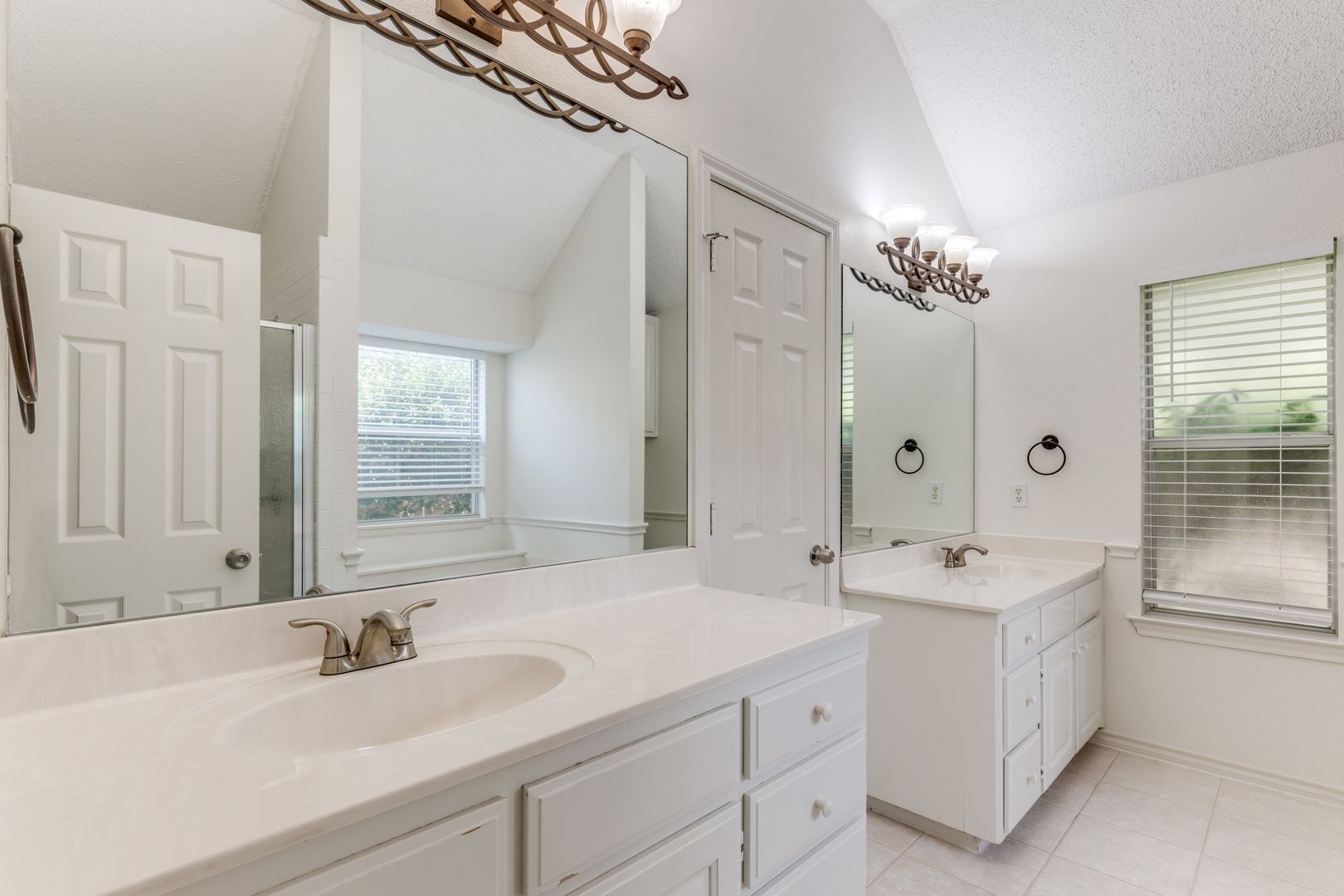 Building Photo - 1523 Wayside Dr