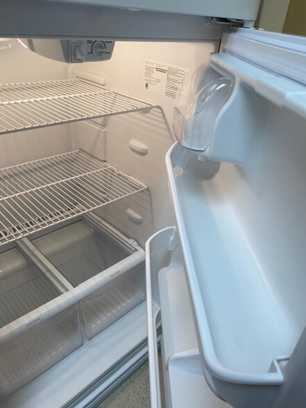 Building Photo - 120 Louise St