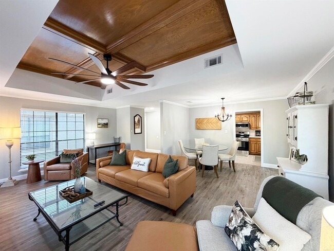 Building Photo - 5805 Sidney Dr