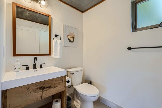 Building Photo - 9443 5th Ave SW