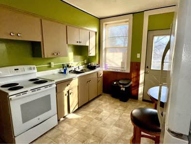 Building Photo - 1212 E 3rd St