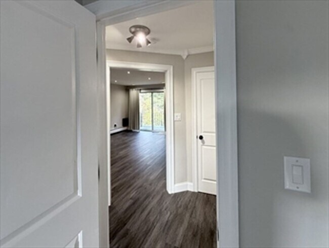Building Photo - 2 bedroom in sought after Heritage Green Condo Association