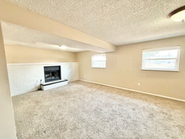 Building Photo - 4 Bedroom on Dublin available soon!