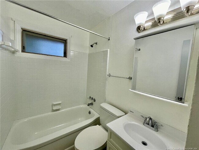 Building Photo - 3522 Thomas Dr