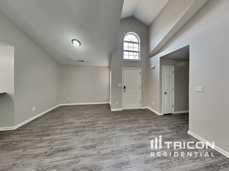 Building Photo - 4425 Fawnbrook Ave SW