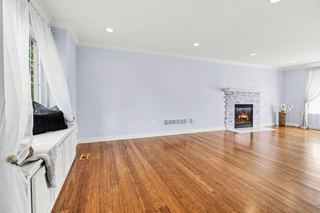 Building Photo - 7878 Greene Farm Dr