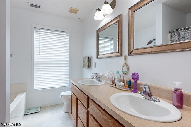 Building Photo - 481 Leawood Cir