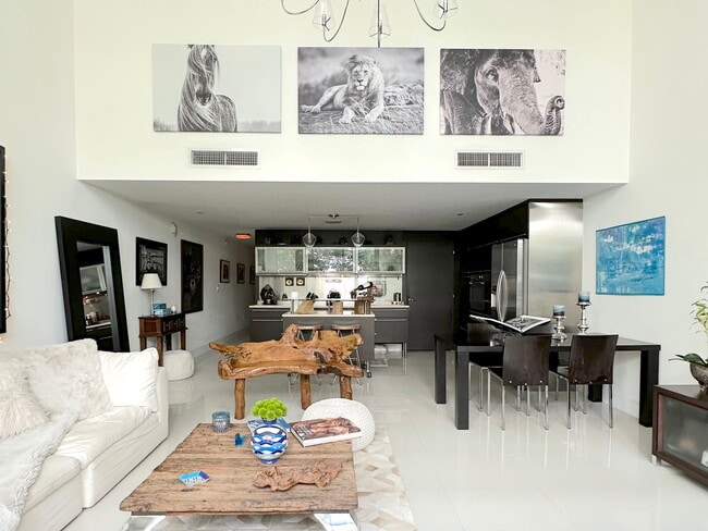 Building Photo - 6000 Collins Ave