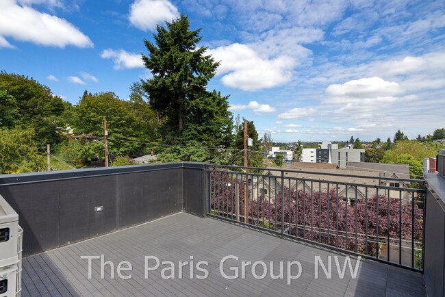 Building Photo - Modern 2BR Columbia City/Hillman City Town...
