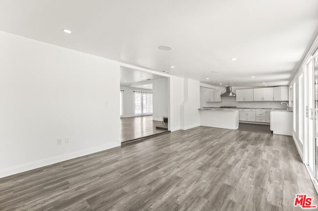 Building Photo - 23046 Leonora Dr