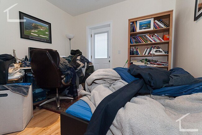 Building Photo - AMAZING 4 bed 2 bath in Brookline.... ABSOLUTELY STUNNING!!!