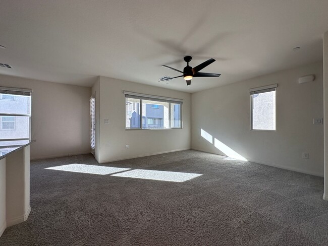 Building Photo - CONTEMPORARY TOWNHOUSE WITH AMENITIES AND ...