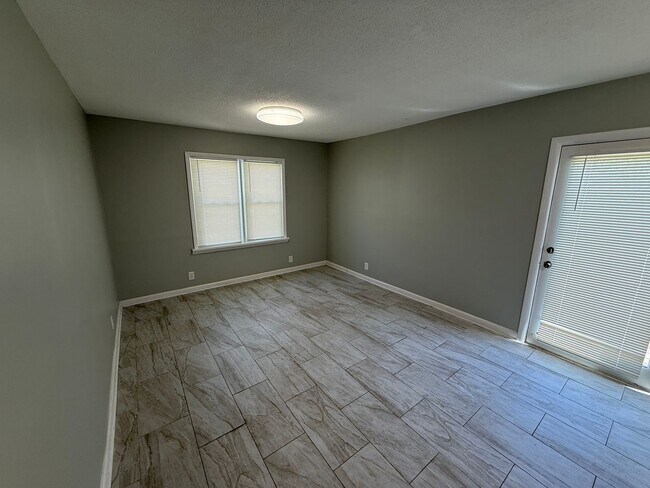 Building Photo - 4 BR/2BA| Newly Renovated Single Family Home |  | 1-Car Garage | Basement!
