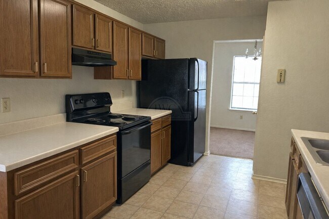 Building Photo - 2607 Schulze Dr