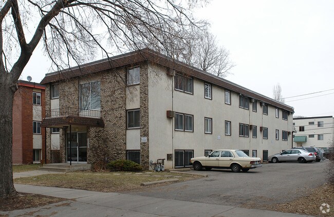 Building Photo - 2637 Pleasant Ave S