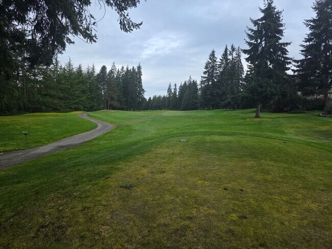 Building Photo - Twin Lakes life on a golf course -4 level home -  4 bedroom 2.5 bathroom with 2 car garage - Move...