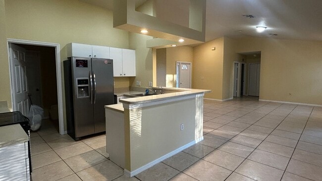 Building Photo - Charming 3-Bed, 2-Bath Home in Lehigh Acre...