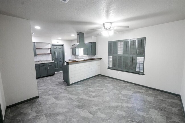 Building Photo - 3606 San Blas Dr