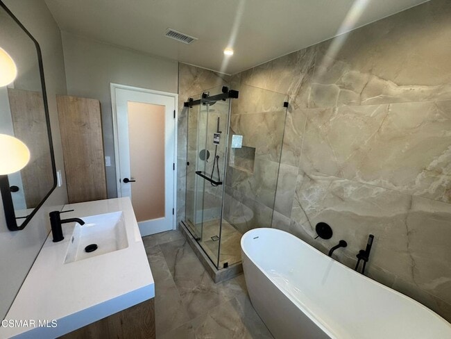 Building Photo - 21420 Chatsworth St