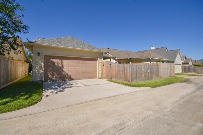 Building Photo - 17210 Mitchell Pass Ln