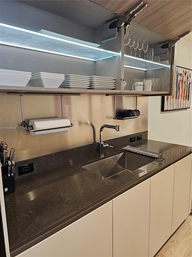 Building Photo - 1000 Brickell Plaza