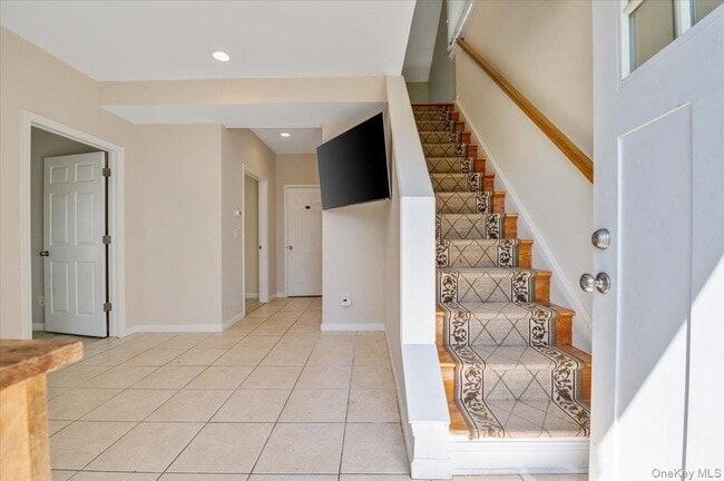 Building Photo - 25 Gardners Ln