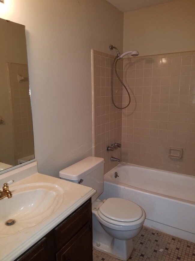 Building Photo - $1350 - 2/2/1 - Great Orange Park Location