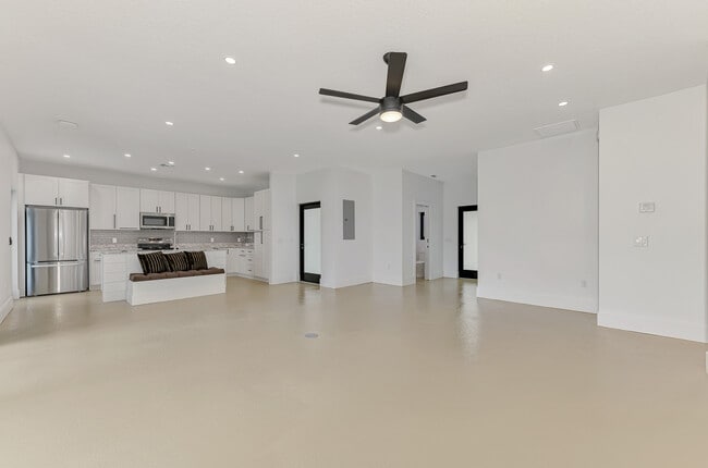 Building Photo - 2144 Webber St