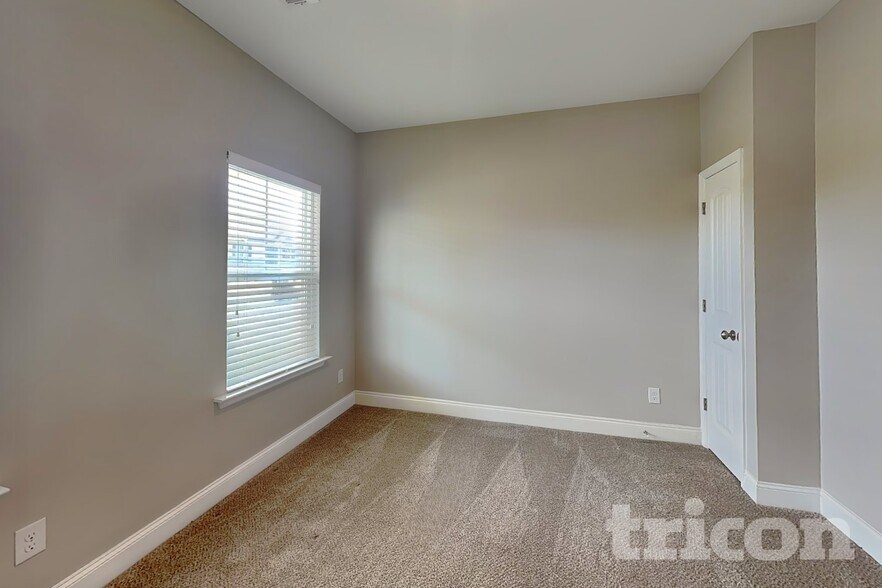 Building Photo - 115 Orchard Ln
