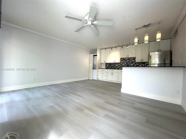 Building Photo - 645 Executive Center Dr