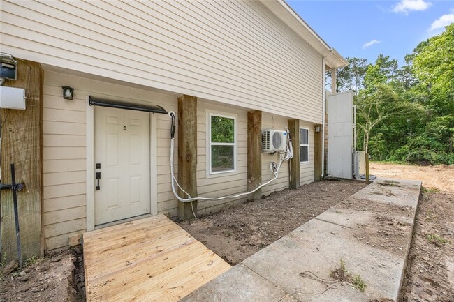 Building Photo - 28096 7 Sisters Rd