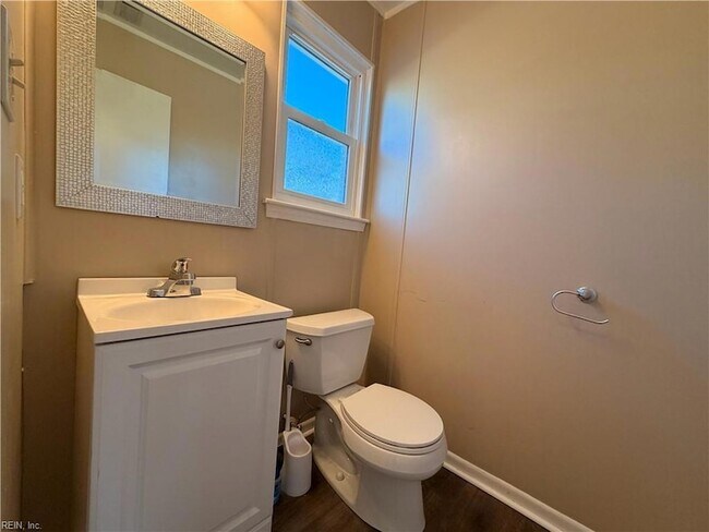 Building Photo - 5492 Pocono Pl