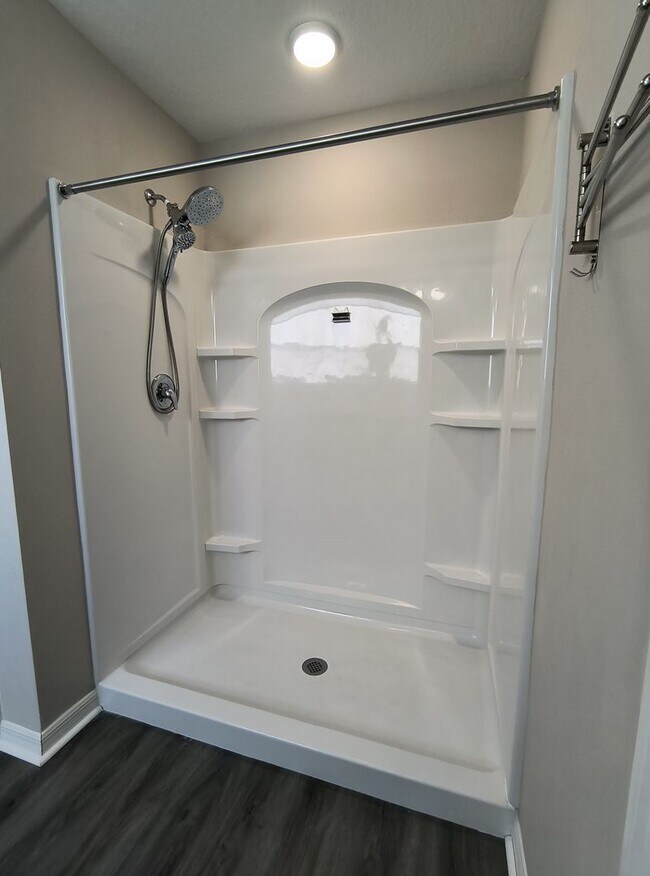 Building Photo - 5 BED 3 BATH SOLAR HOME FOR RENT!! Availab...