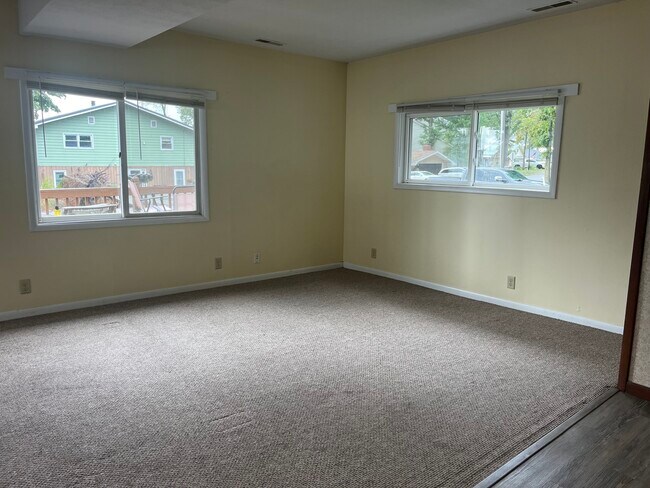 Building Photo - 2088 Chapman Lake Dr