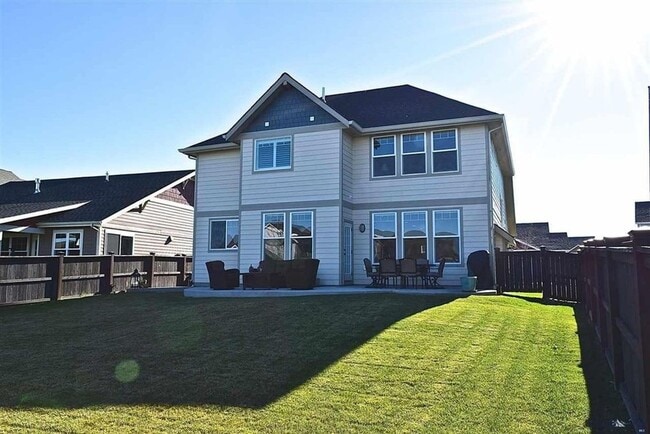 Building Photo - Gorgeous home in Loyal Garden Subdivision.