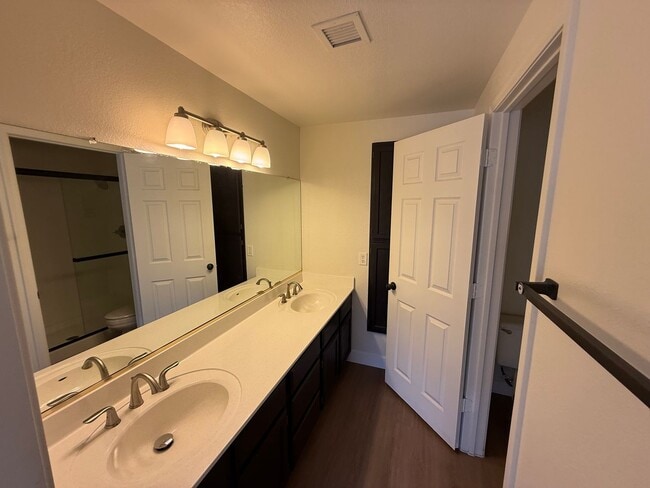 Building Photo - Chandler Home