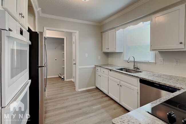 Building Photo - 9205 Meadow Sweet Ct